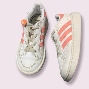 Girls Adidas Team Court white & pink  size 8K